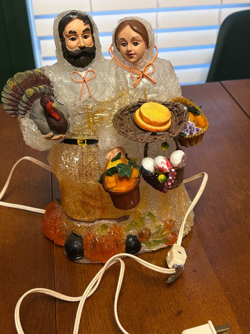 Cracker Barrel Thanksgiving pilgrim couple lamp retired vintage